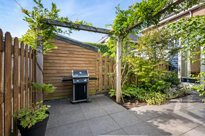 Tussenwoning te koop: Hooftstraat 234, Alphen Aan Den Rijn