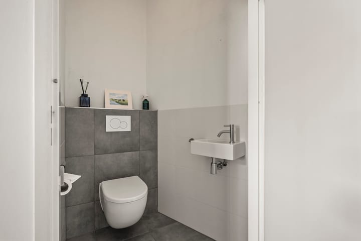 Tussenwoning te koop: Hooftstraat 234, Alphen Aan Den Rijn