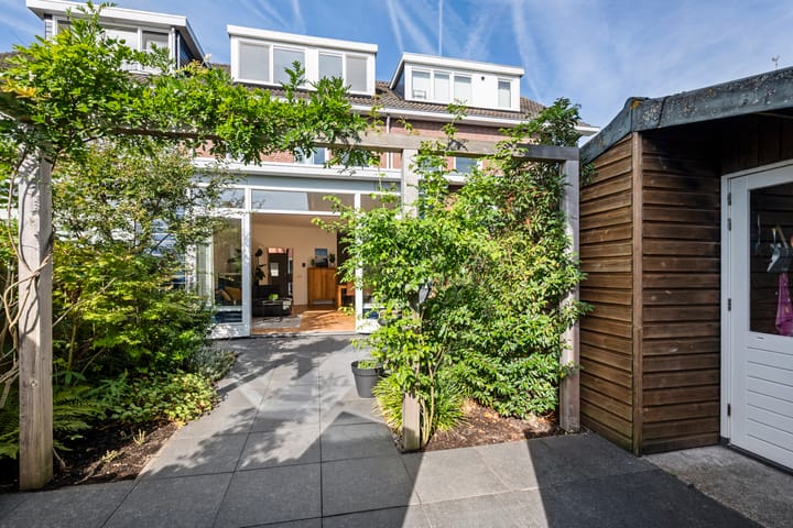 Tussenwoning te koop: Hooftstraat 234, Alphen Aan Den Rijn