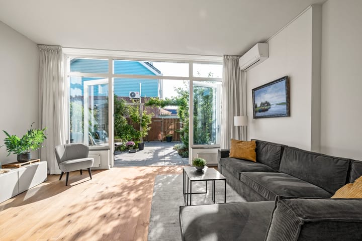 Tussenwoning te koop: Hooftstraat 234, Alphen Aan Den Rijn