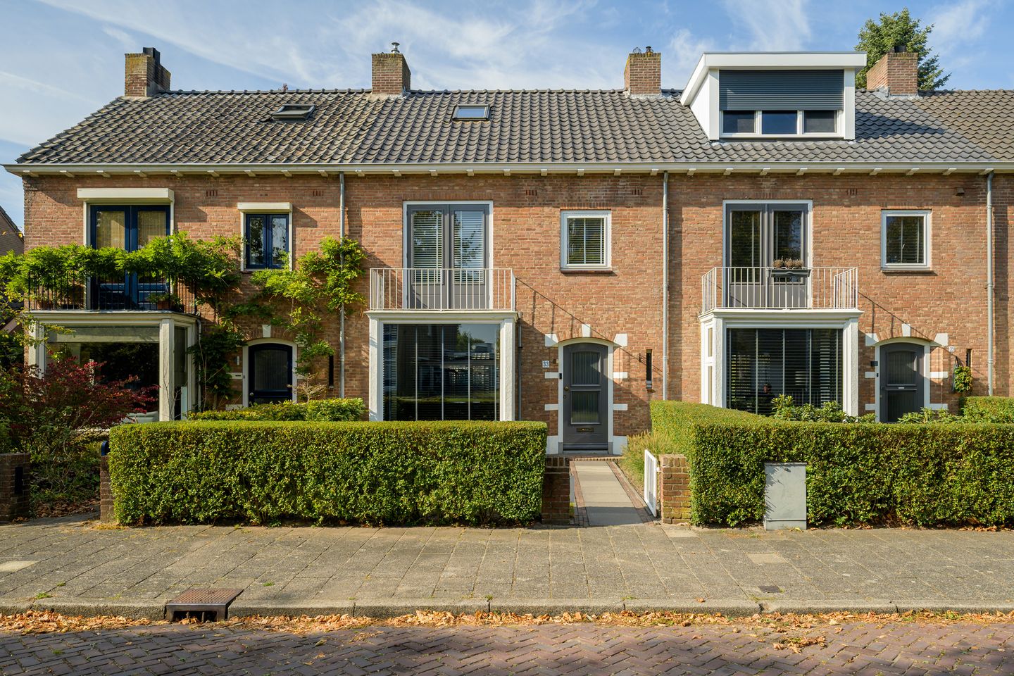 Foto 1 van van Riebeecklaan 33