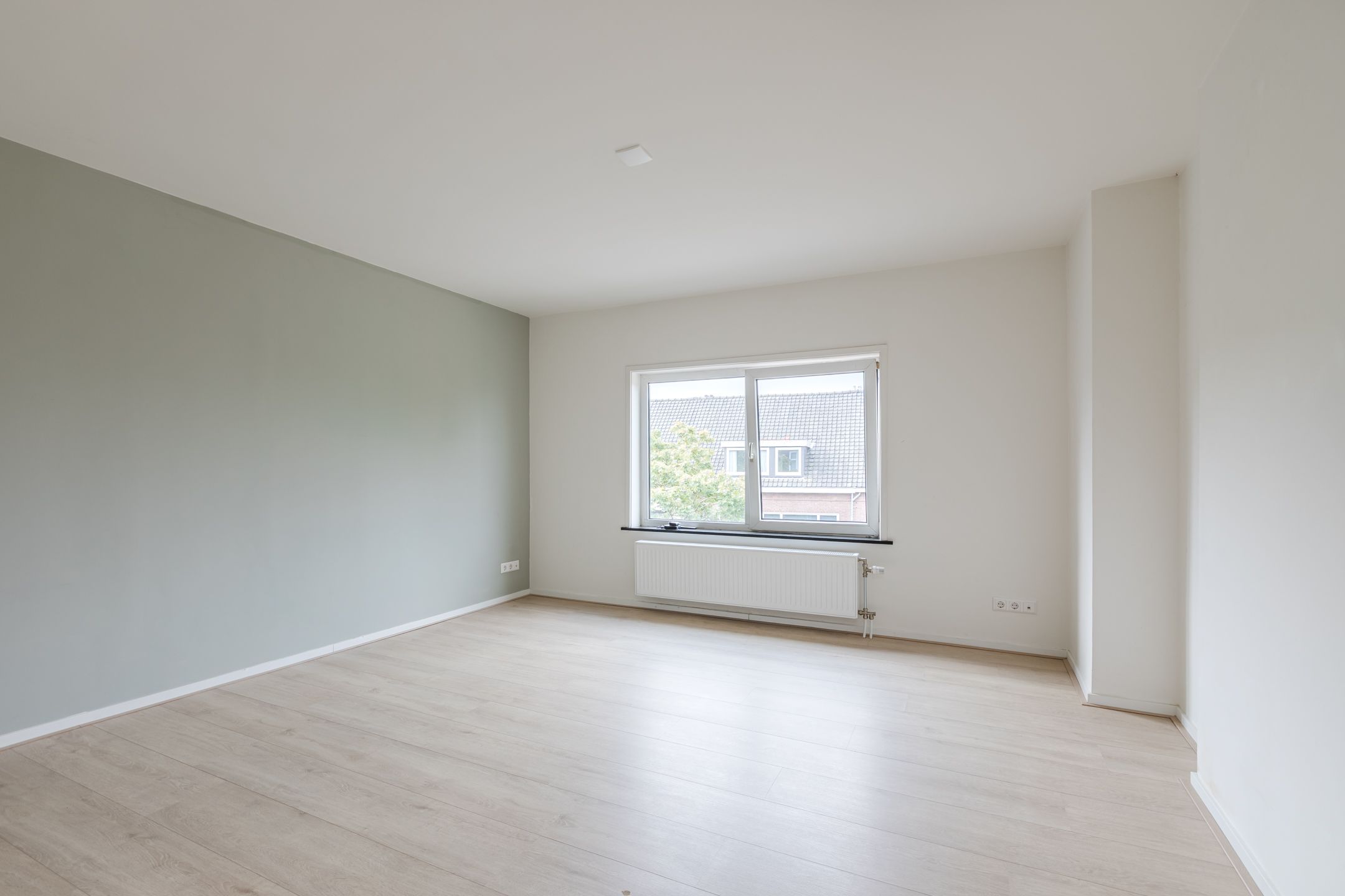 Photo 3 of Tooropstraat 213-B