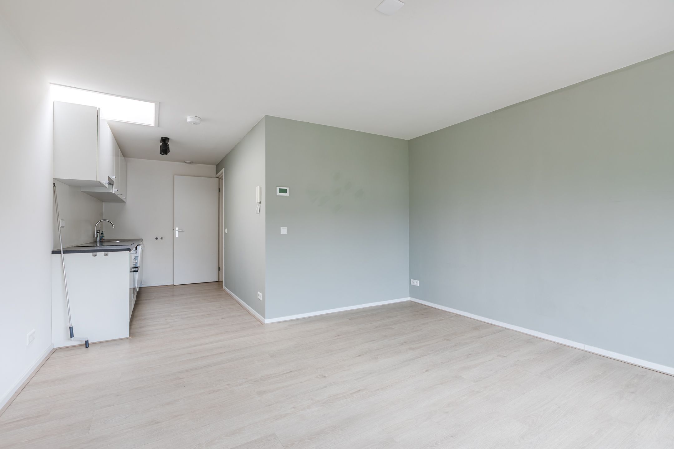 Photo 6 of Tooropstraat 213-B