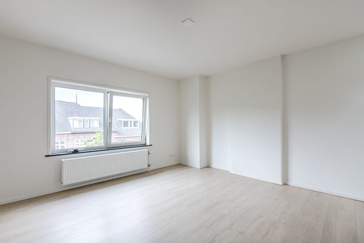 Photo 4 of Tooropstraat 213-B