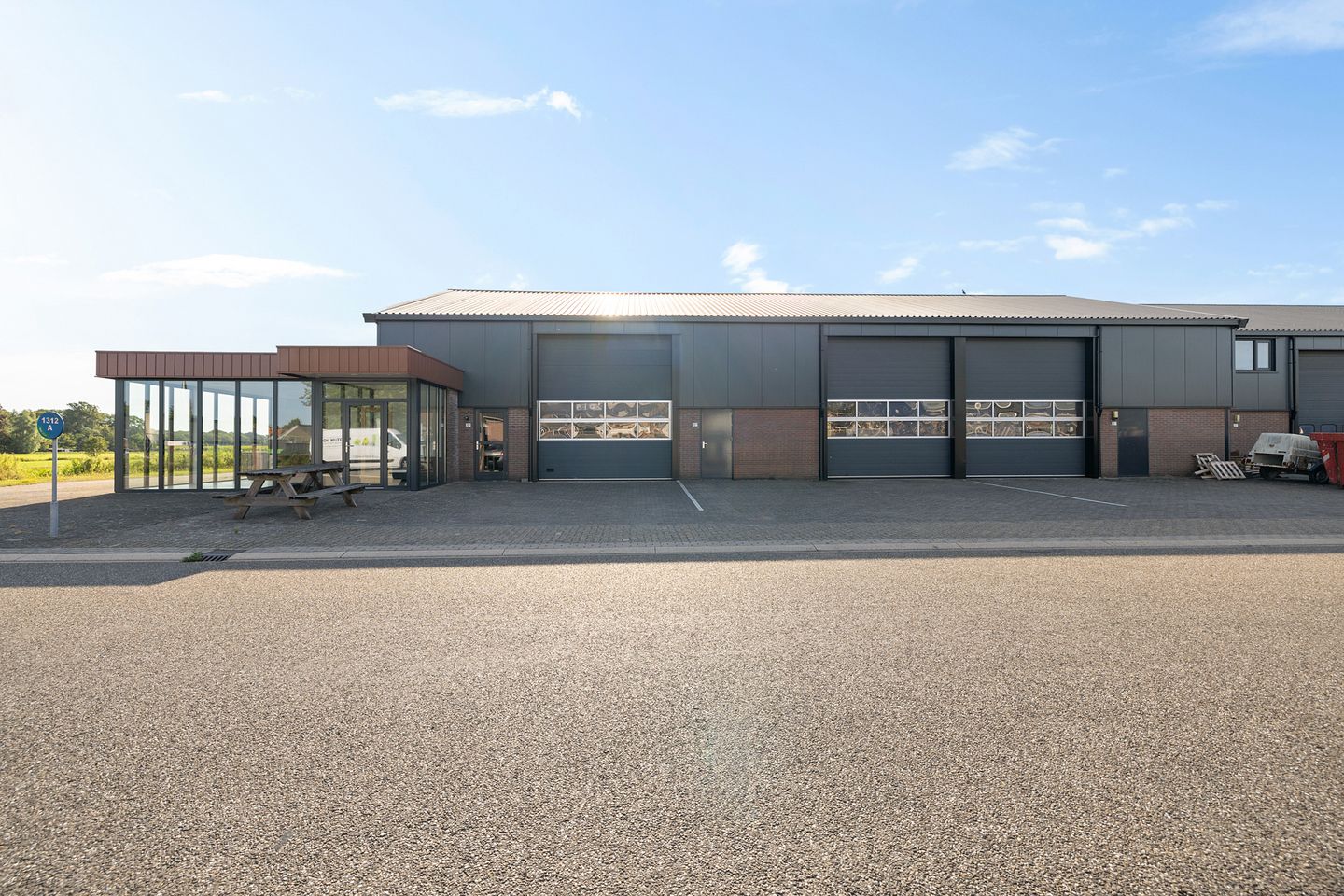 View photo 2 of Molier 12-a