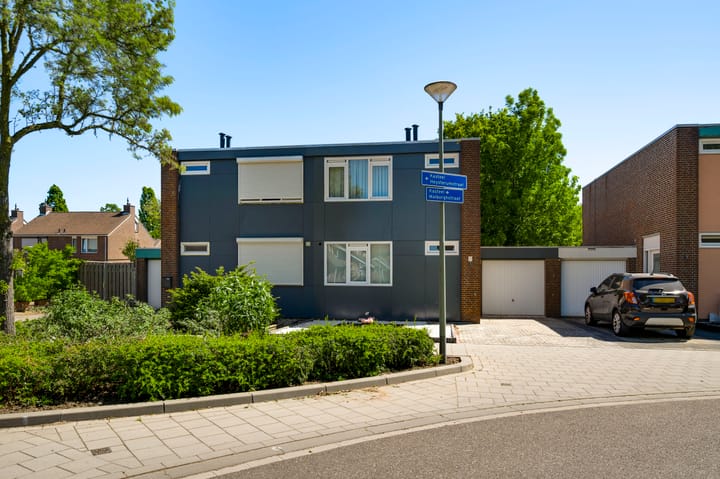 Tussenwoning te koop: Kasteel malborghstraat 3, Roermond