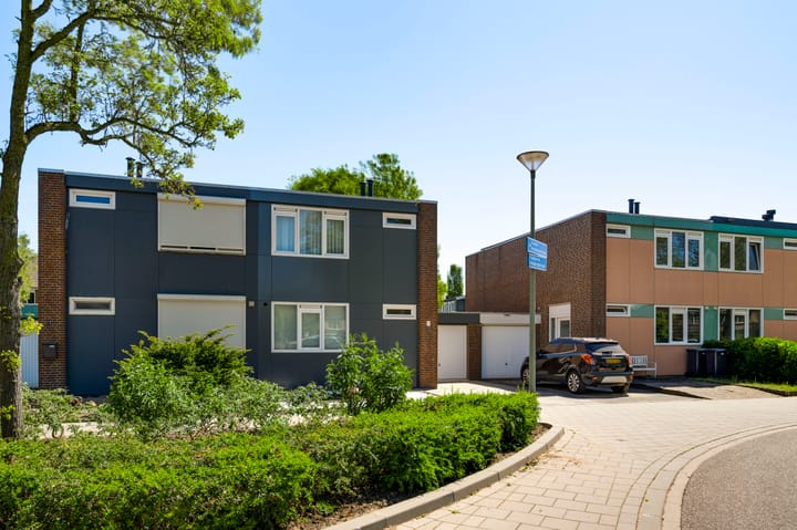 Tussenwoning te koop: Kasteel malborghstraat 3, Roermond