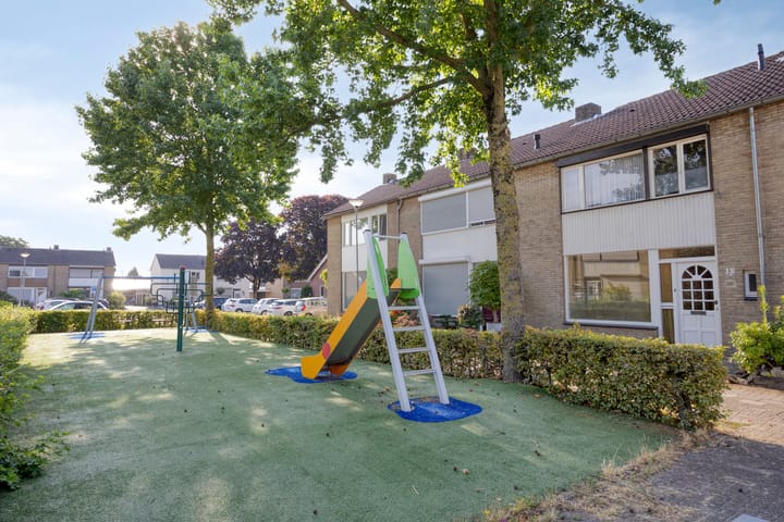 Tussenwoning te koop: van Goghstraat 12, Horst