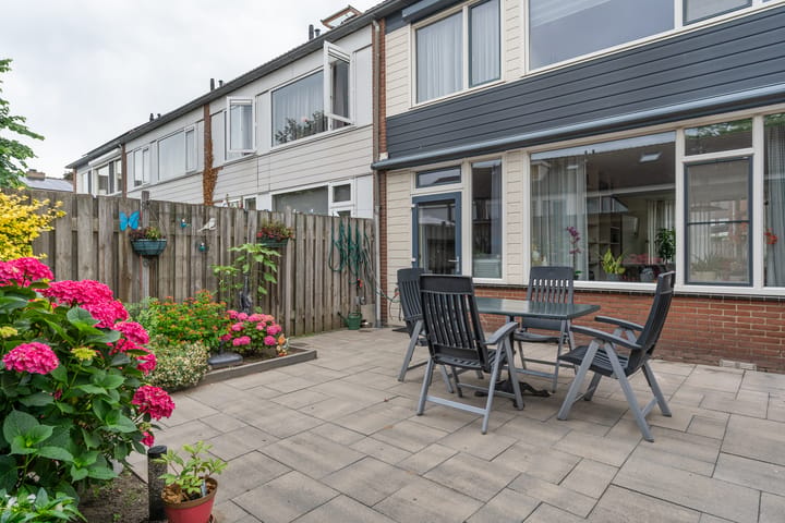 Tussenwoning te koop: Van Herlaerstraat 18, Ammerzoden