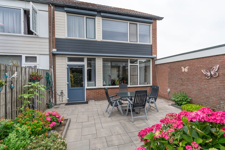 Tussenwoning te koop: Van Herlaerstraat 18, Ammerzoden