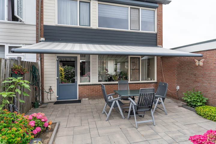 Tussenwoning te koop: Van Herlaerstraat 18, Ammerzoden