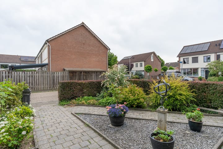 Tussenwoning te koop: Van Herlaerstraat 18, Ammerzoden