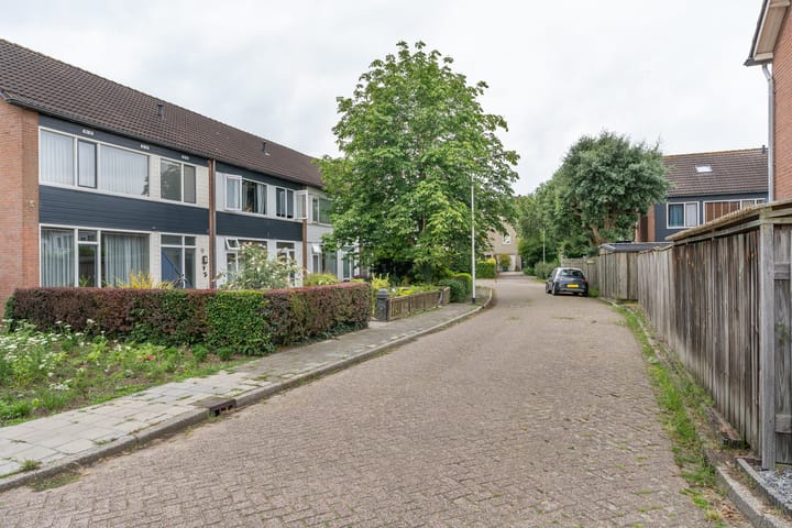 Tussenwoning te koop: Van Herlaerstraat 18, Ammerzoden