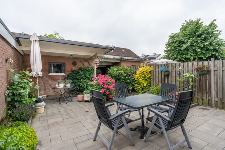 Tussenwoning te koop: Van Herlaerstraat 18, Ammerzoden