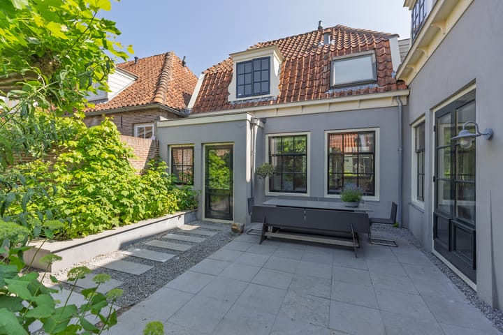 Hoekwoning te koop: Middenstraat 78, Weesp