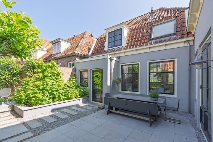 Hoekwoning te koop: Middenstraat 78, Weesp