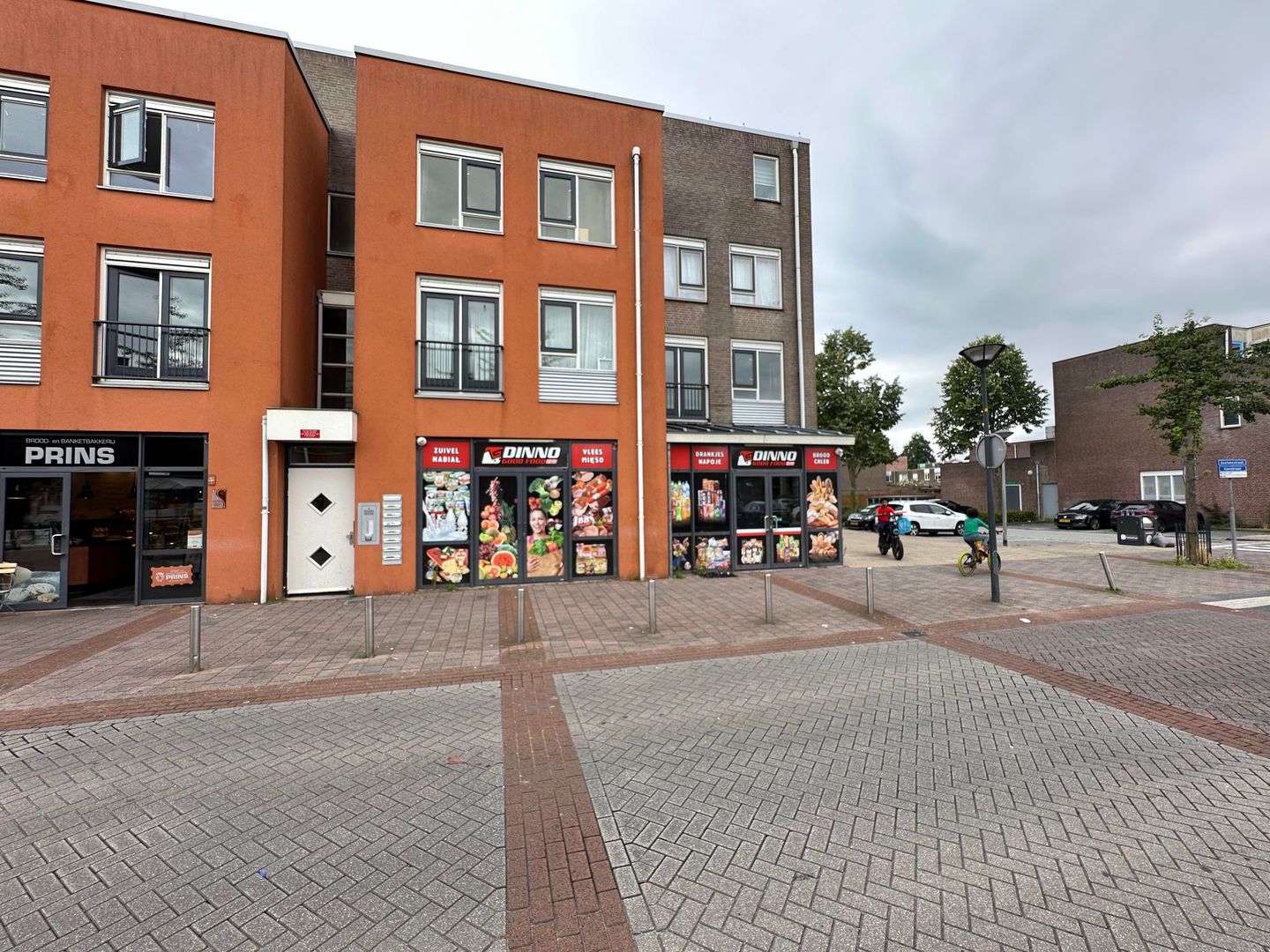 View photo 2 of Voorstraat 305