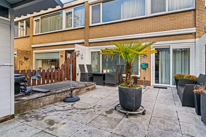 Tussenwoning te koop: Sluyterslaan 343, Nieuwegein