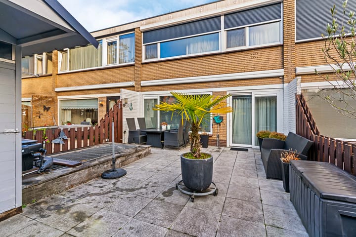 Tussenwoning te koop: Sluyterslaan 343, Nieuwegein