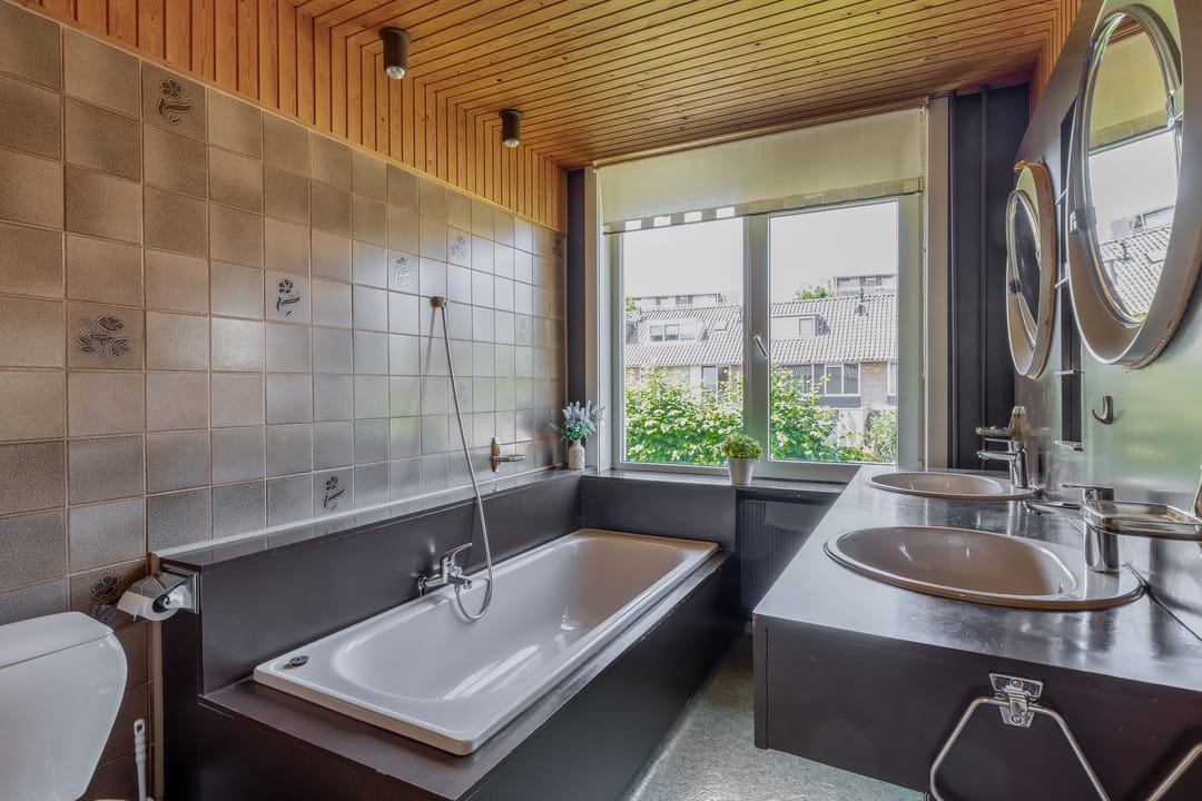 Photo 22 of Jan Luykenstraat 32