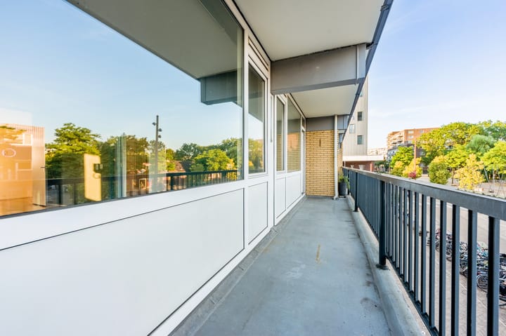 Appartement te koop: Ouddiemerlaan 231, Diemen