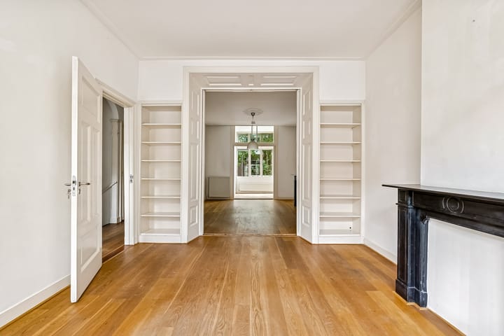 Photo 2 of Justus van Effenstraat 23