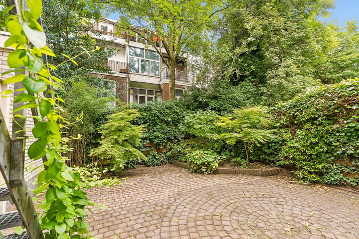 Photo 4 of Justus van Effenstraat 23