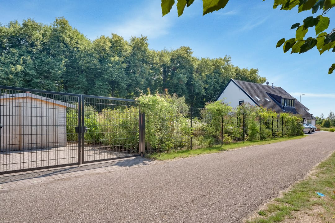 Photo 38 of Bornsestraat 376