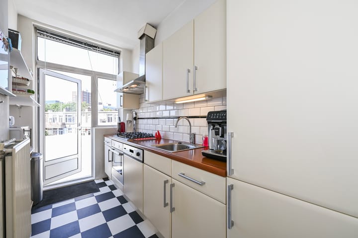 Appartement te koop: van de Wateringelaan 211, Voorburg