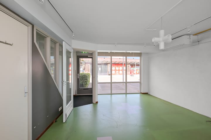 Tussenwoning te koop: Langeweide 166, Zaandam