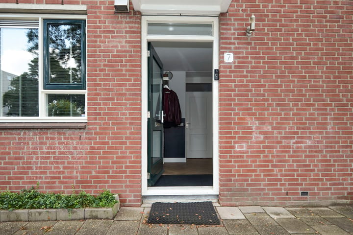 Tussenwoning te koop: Else Mauhsstraat 7, Leiden