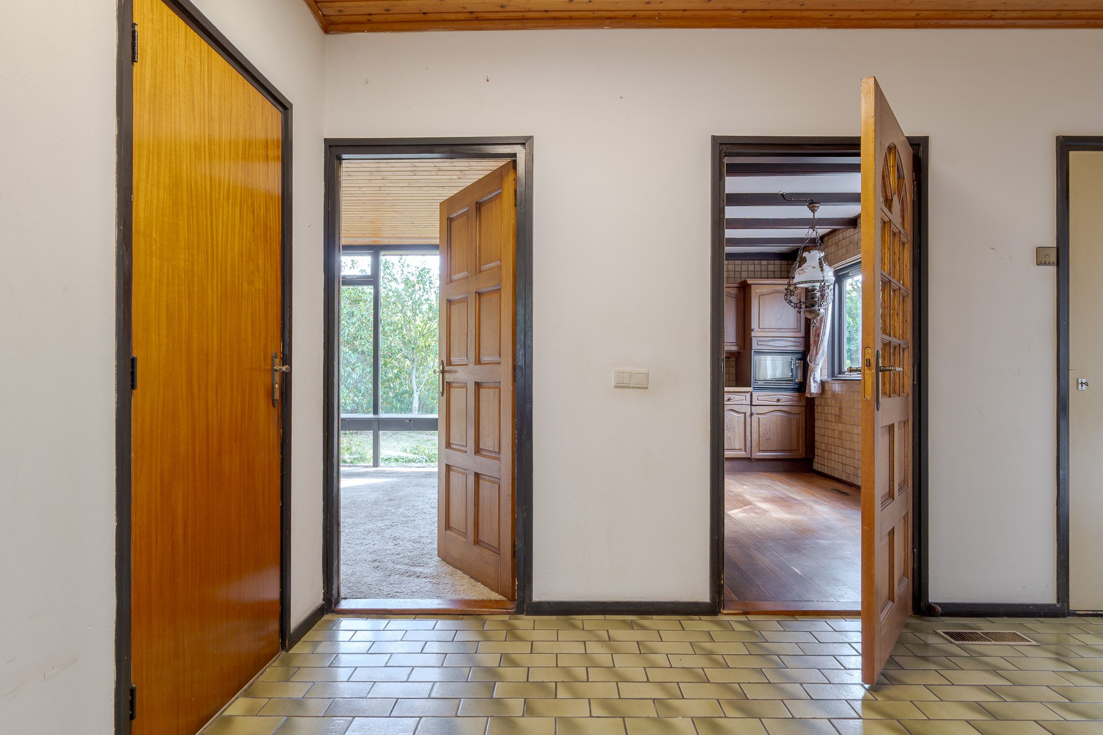 Photo 21 of Leliestraat 11