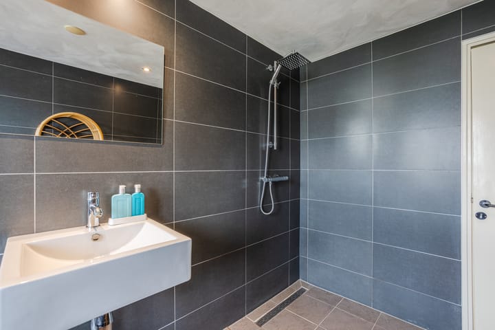 Tussenwoning te koop: Molenweg 143, Zwolle