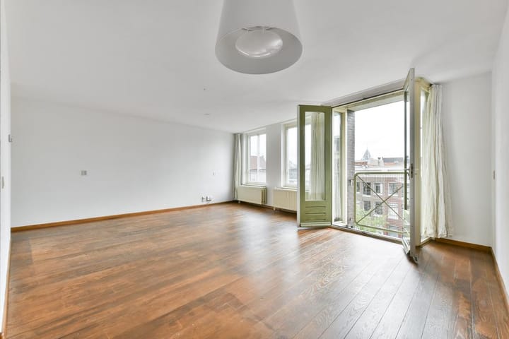 Appartement te huur: Oudezijds Voorburgwal 109H, Amsterdam