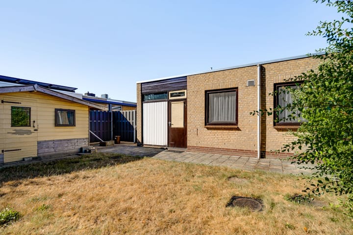 Twee-onder-één-kap te koop: Pastoor Schippersstraat 35, Roggel