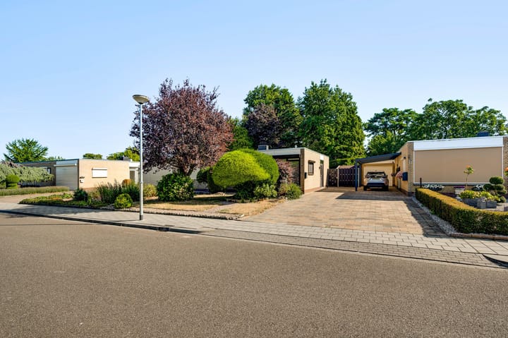 Twee-onder-één-kap te koop: Pastoor Schippersstraat 35, Roggel