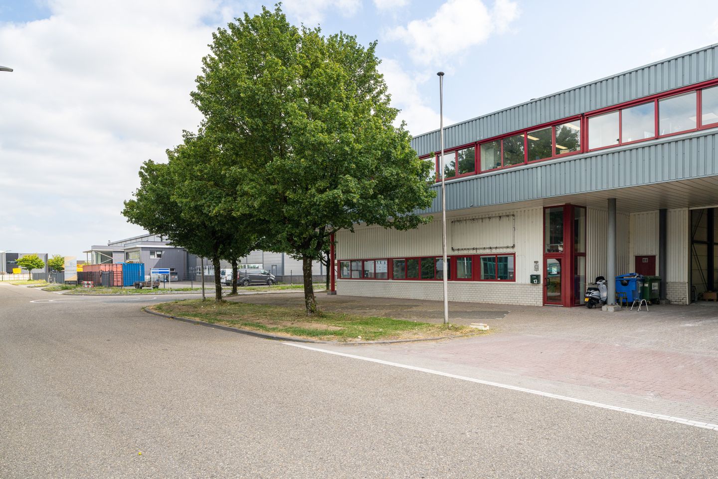 View photo 3 of Bedrijvenstraat 13