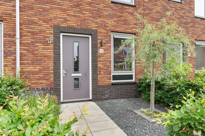 Tussenwoning te koop: Wicher Nijkampstraat 196, Enschede