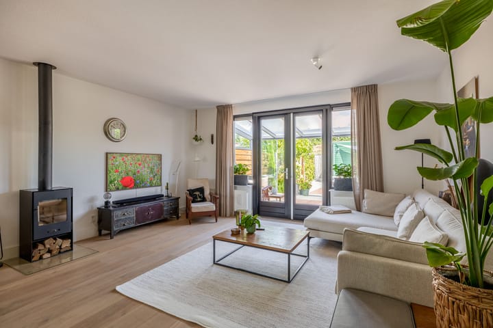 Tussenwoning te koop: Landvoogdes 11, Brielle