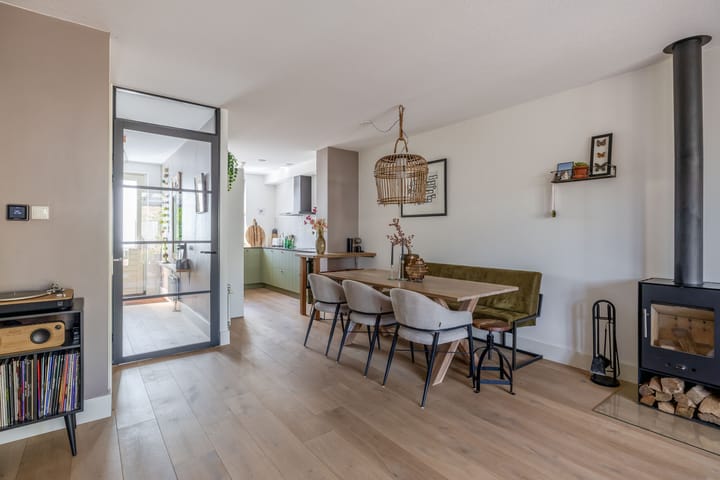 Tussenwoning te koop: Landvoogdes 11, Brielle
