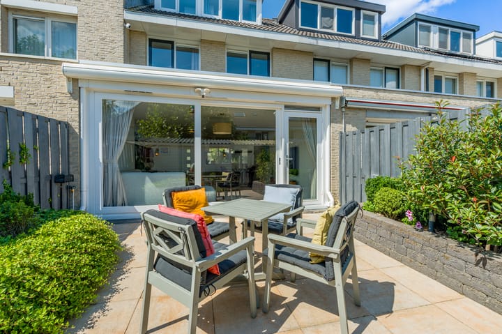 Tussenwoning te koop: Bertus Aafjeslaan 33, Amstelveen