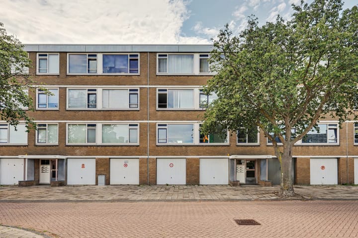 Appartement te koop: Dahliastraat 9, Spijkenisse