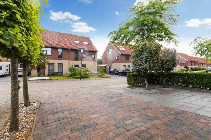 Twee-onder-één-kap te koop: Frouwesân 71, Leeuwarden
