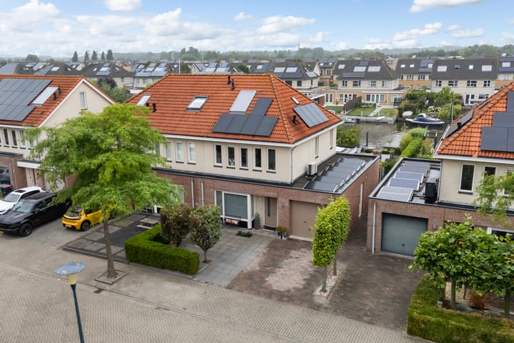 Twee-onder-één-kap te koop: Frouwesân 71, Leeuwarden