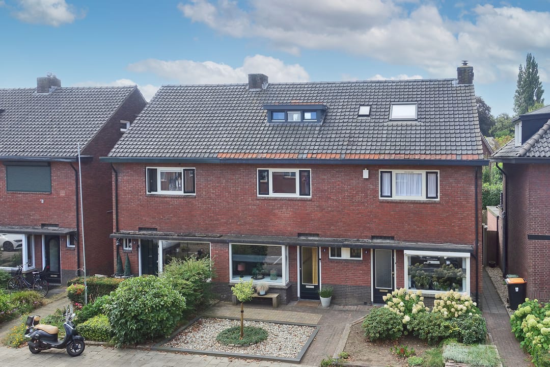 Photo 38 of Esdoornstraat 8