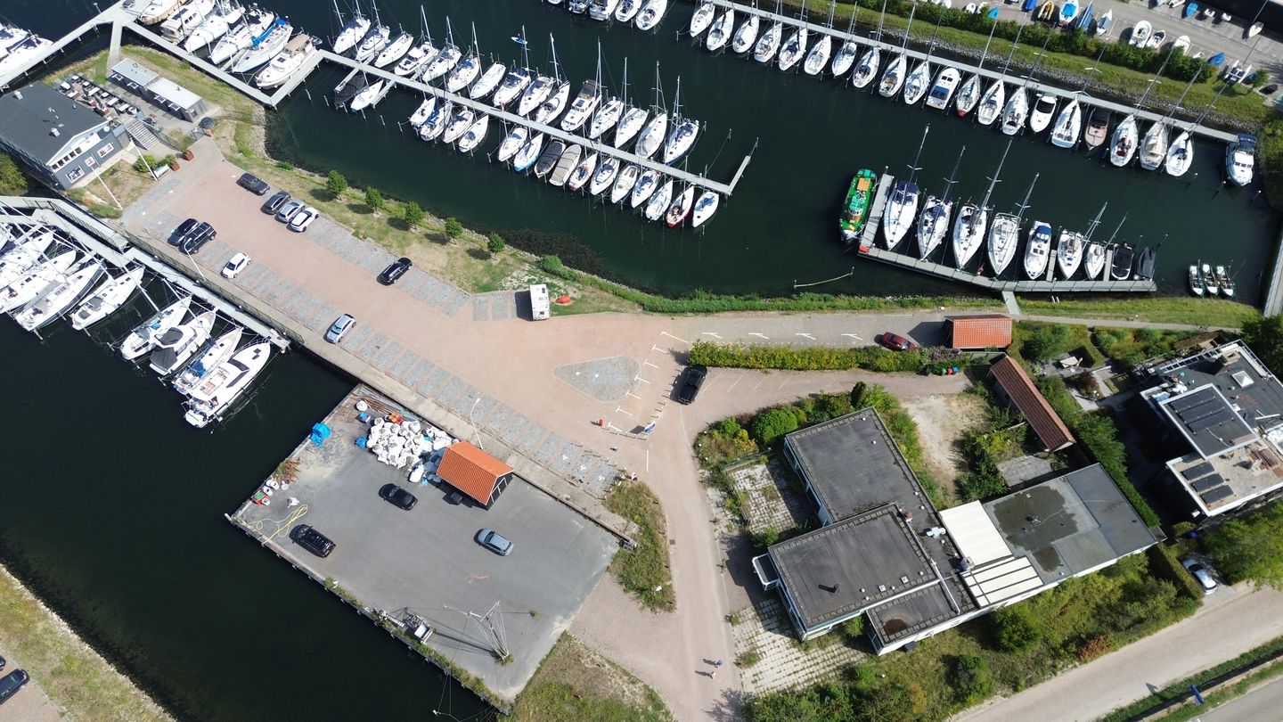 View photo 2 of Watersportweg 2