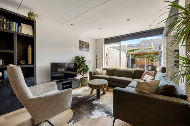 Tussenwoning te koop: Wethouder Van Thiellaan 24, Barneveld