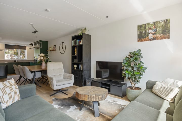 Tussenwoning te koop: Wethouder Van Thiellaan 24, Barneveld