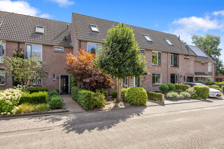 Tussenwoning te koop: Wethouder Van Thiellaan 24, Barneveld
