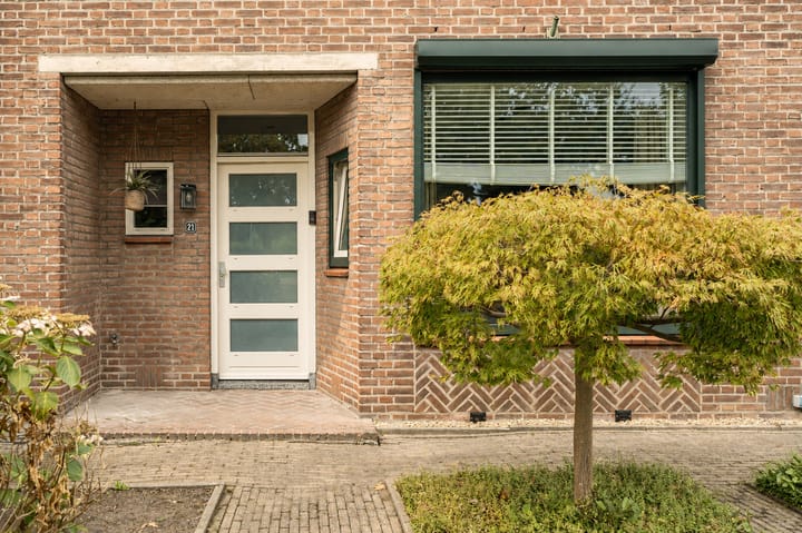 Tussenwoning te koop: Burg. Allardstraat 21, Geertruidenberg